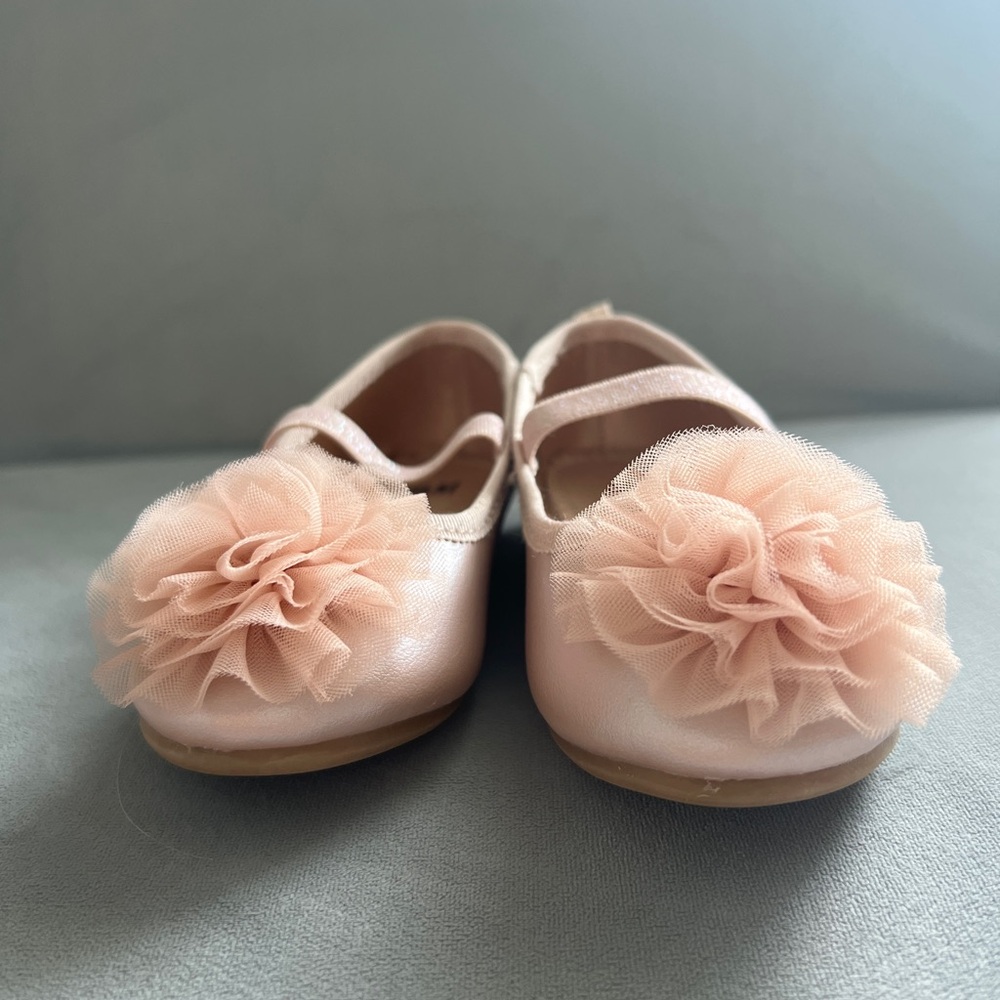 Beautiful H&M ballet flats with dusty pink ruffle flowers